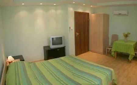 Ivona Apartment *